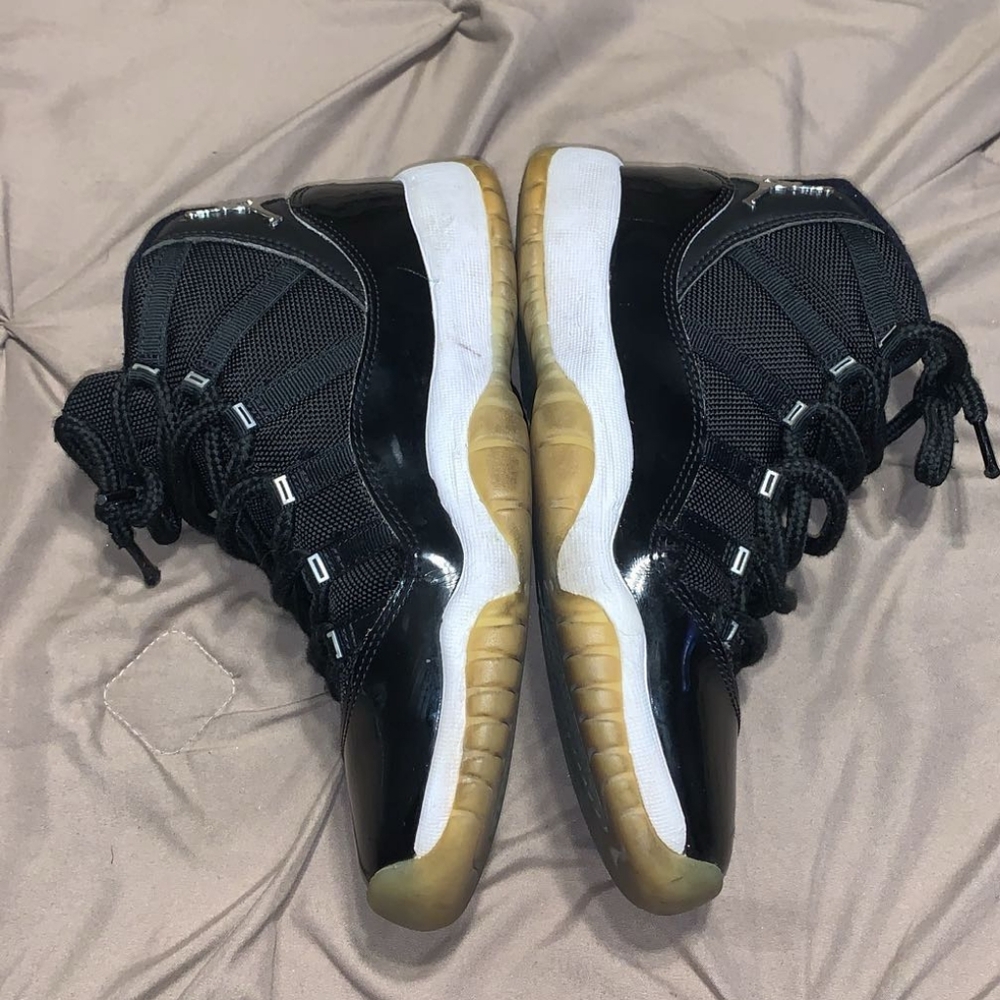 Grade School Jordan Retro 11s
